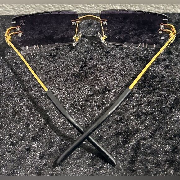 - Kobz Brand New Sunglasses with Case** UNISEX - Picture 6 of 11